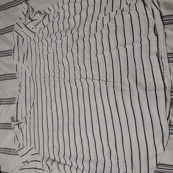 White and black stripped fitted tee - Picture 1 of 1